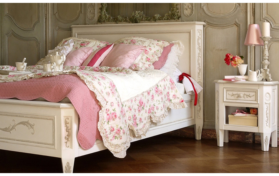 カントリーコーナー社ベッドテーブル