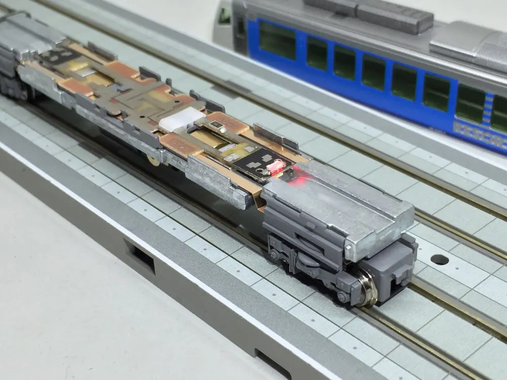 HB-E300系「リゾートしらかみ」（青池編成）入線です。KATO 10-1367 4