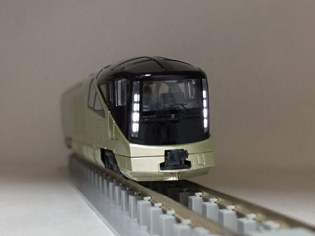 E001形 トランスイート四季島が入線しました＼(^o^)／ KATO 10-1447