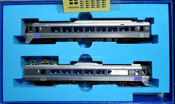 785系「スーパーホワイトアロー」登場時が入線しました。MICROACE