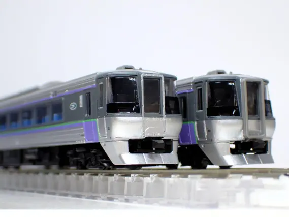 785系「スーパーホワイトアロー」登場時が入線しました。MICROACE