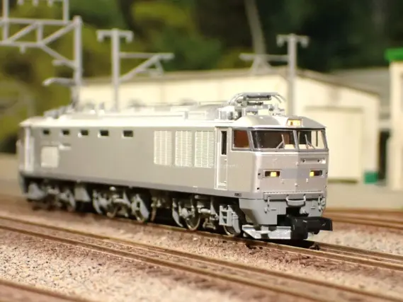 EF510形500番代（JR貨物仕様・銀色）が入線しました。TOMIX 7183