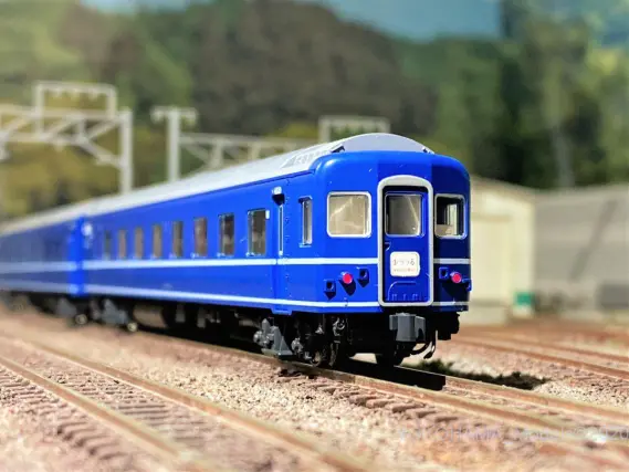 24系 寝台特急「ゆうづる」が入線です。KATO 10-811 10-812 | NGaugeJP