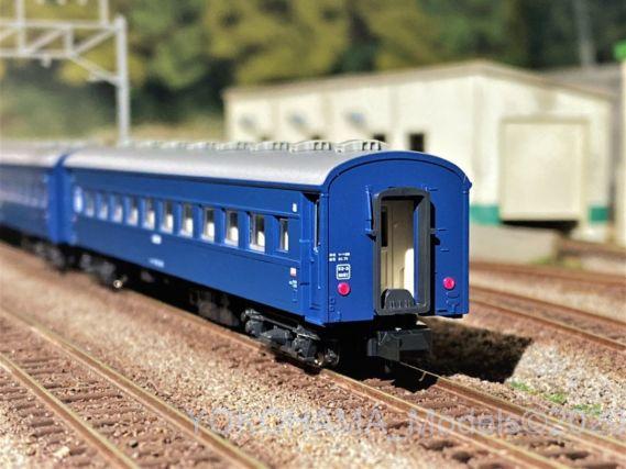 43系夜行急行「きそ」が入線しました。KATO 10-1623 / 10-1624