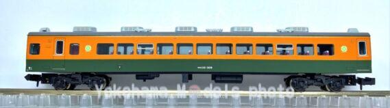 サロ110-300番代 湘南色が入線です。 MICROACE A7779 2両セット