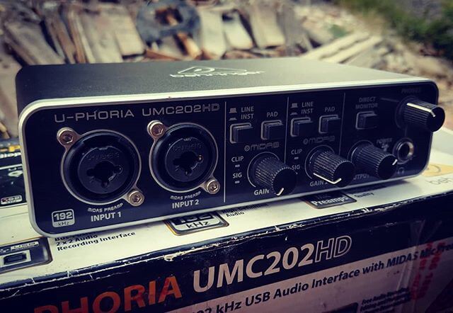 海外評価2,300件超】ベリンガー UMC202HD は世紀の掘り出し物