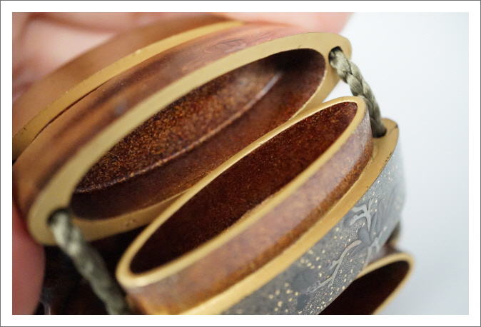 ヨロズアンティークモール / 印籠 松茂齋 鳥蒔絵 在銘 根付 彫刻