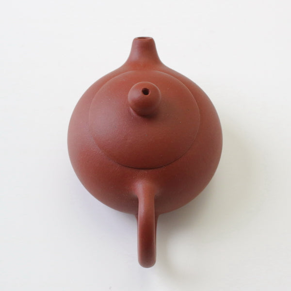 宜興紫砂茶壷（底款「徐漢棠制」、高さ10cm、横幅13cm、容量