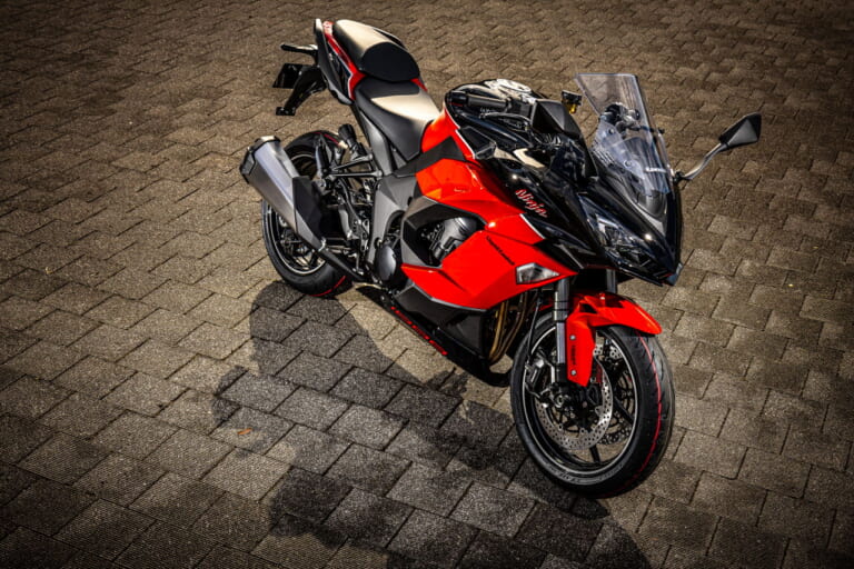 赤黒バイク トップガンの赤黒＆ZXRカラー!! カワサキの「ニンジャ」40