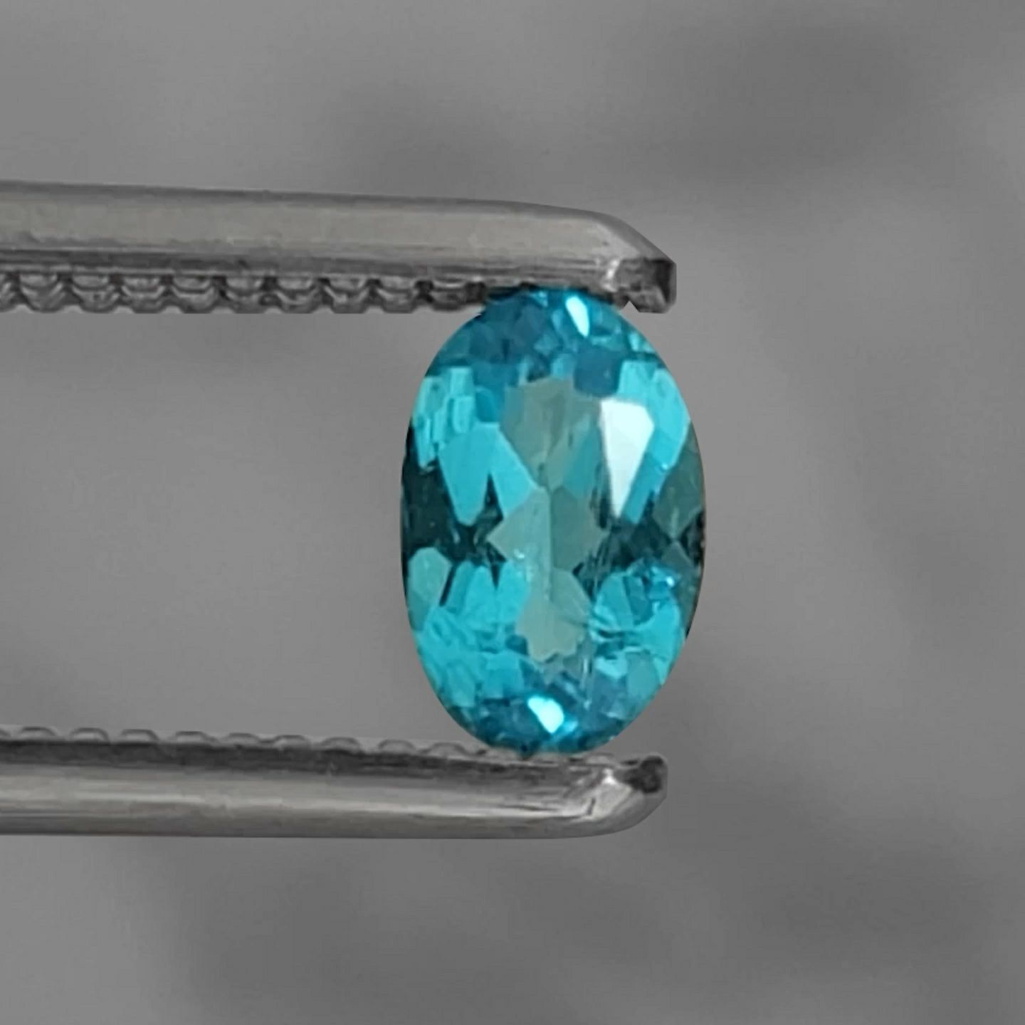 明るいブルーのエイトリータ☆ブラジルバターリャパライバトルマリン