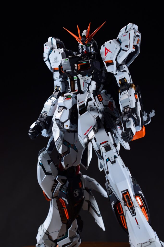 驚愕の完成度！改良版MG νガンダムの製作レビュー｜発光サイコフレーム