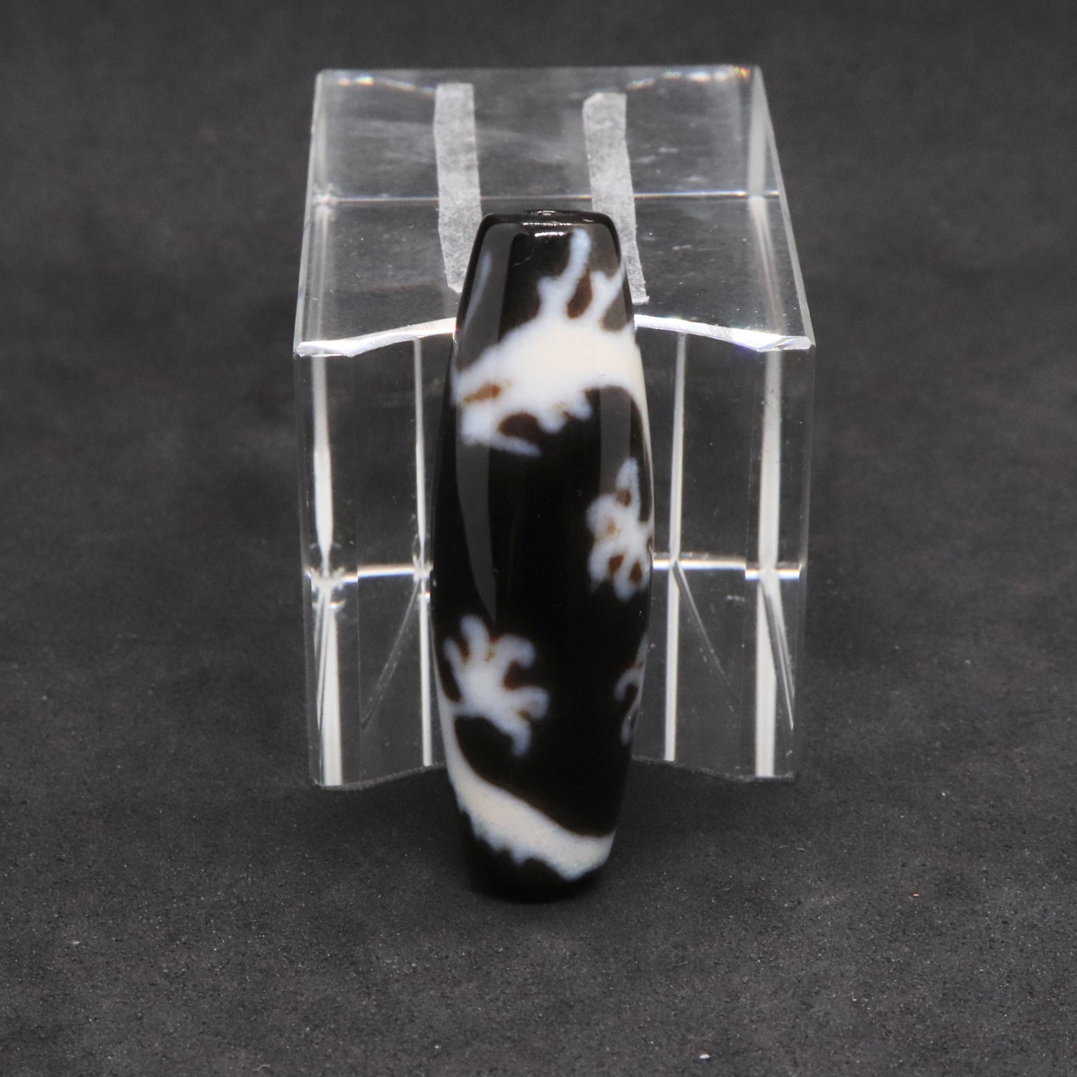 070687 火供天珠瑪瑙観音天珠13.7*40ミリ