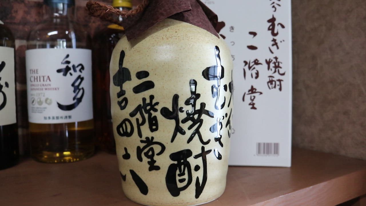 吉四六 むぎ焼酎 陶器 25゜ 720ml 箱入 おひとり様最大4本まで : 世界