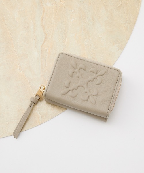 russet（ラシット） 財布 エンボスモノグラム三つ折りウォレット