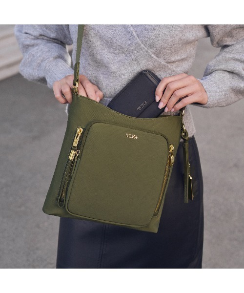 TUMI（トゥミ） ショルダーバッグ FREE オリーブ レディース