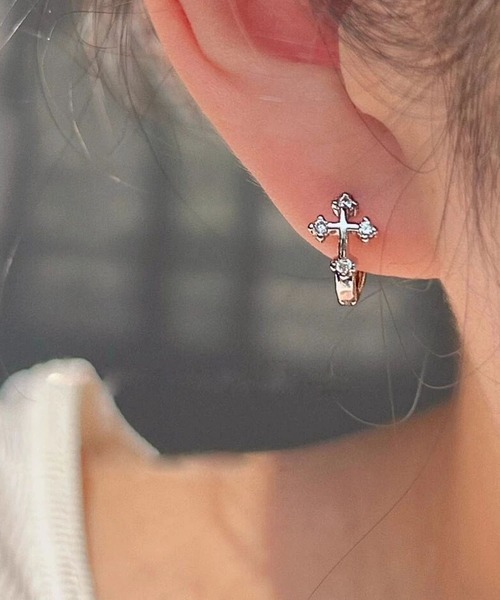 Dior フープピアス 十字架モチーフ ピアス クロス 十字架 ワンポイント
