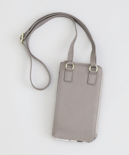 ショルダーバックを下げたエキゾチックショートヘアさん(グレー