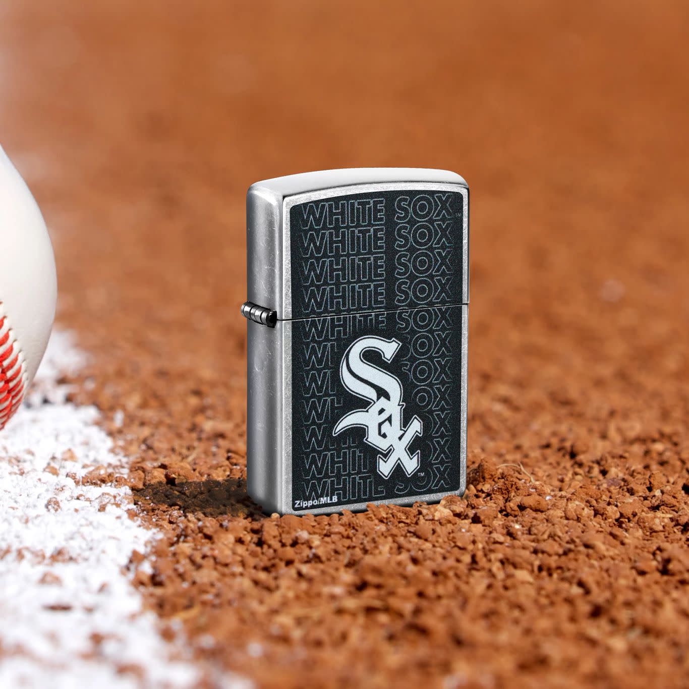 Zippo MLB® Chicago White Sox™ Logo Design Street Chrome Windproof