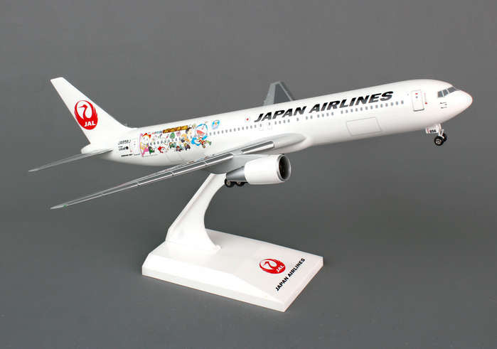 Everrise Japan Airlines (JAL) Boeing 767-300 Reg JA656J Doraemon