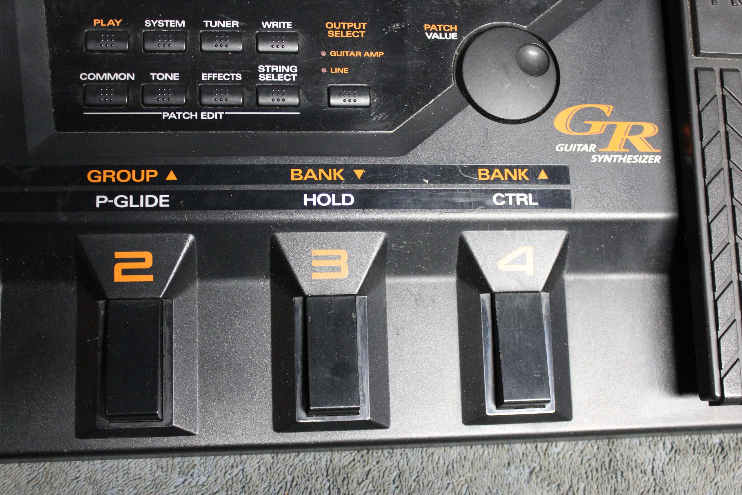 Roland GR-33 Guitar Synthesizer and Multi-Effects – Action Sound Music