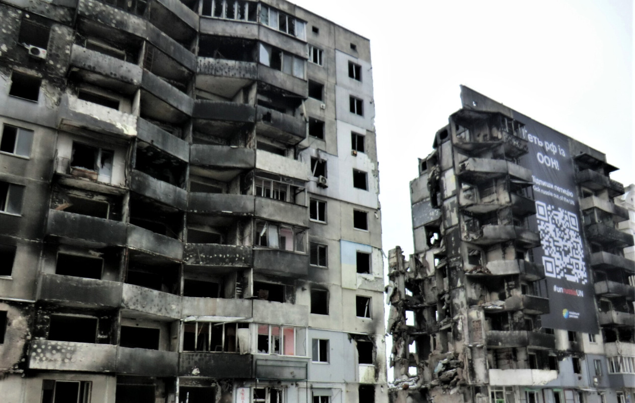 涙も凍る「破壊と虐殺の町」厳冬下の今：ウクライナ危機1年 | 活動