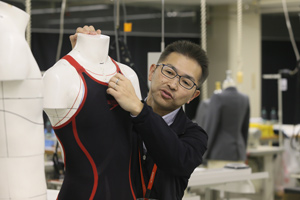 トップスイマーに向けた、Speedo Fastskin LZR Racer Jを本格発売開始