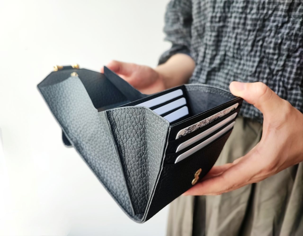2025 秋冬新作】大容量・2つ折り財布ロトロに新素材追加！秋財布にも