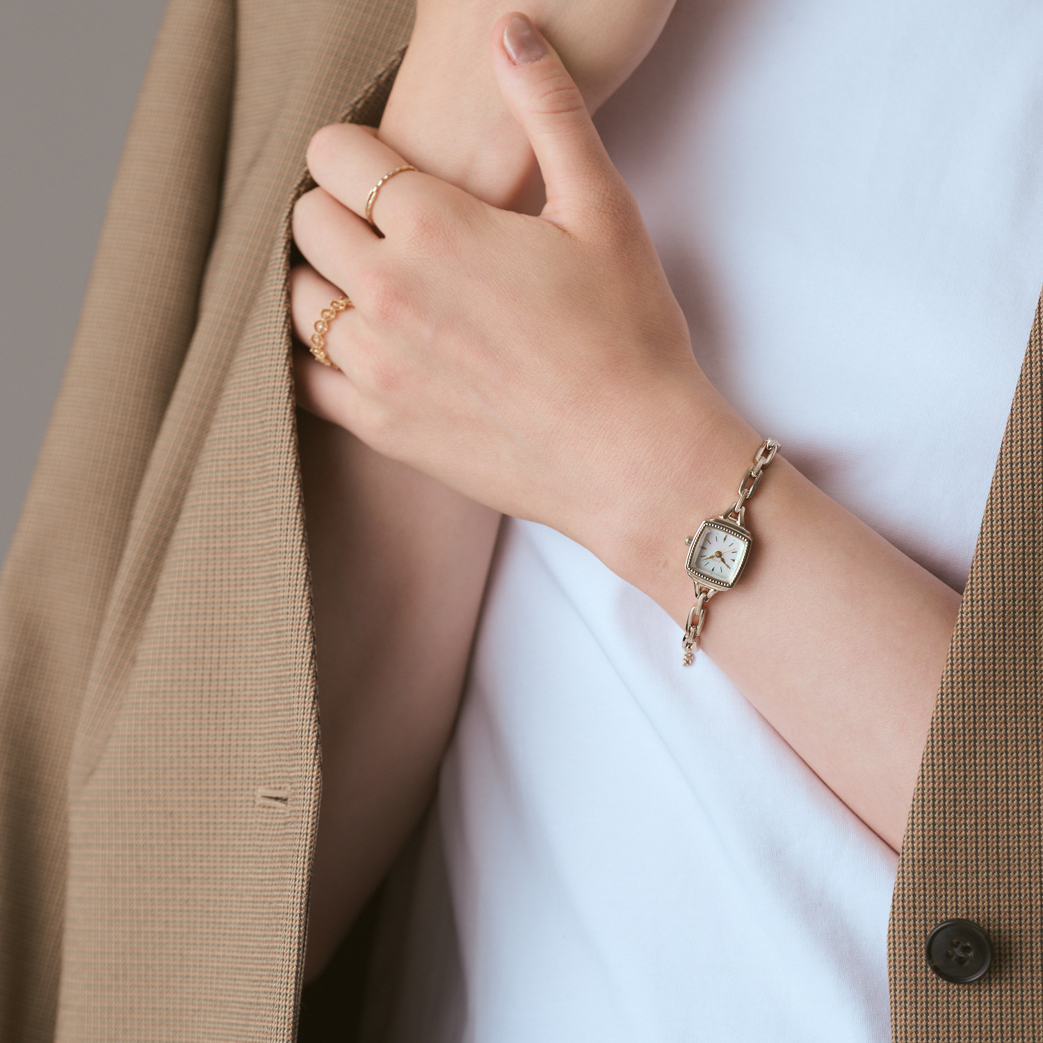 スクエアフェイスジュエリーウォッチ｜時計｜アガット 公式オンライン