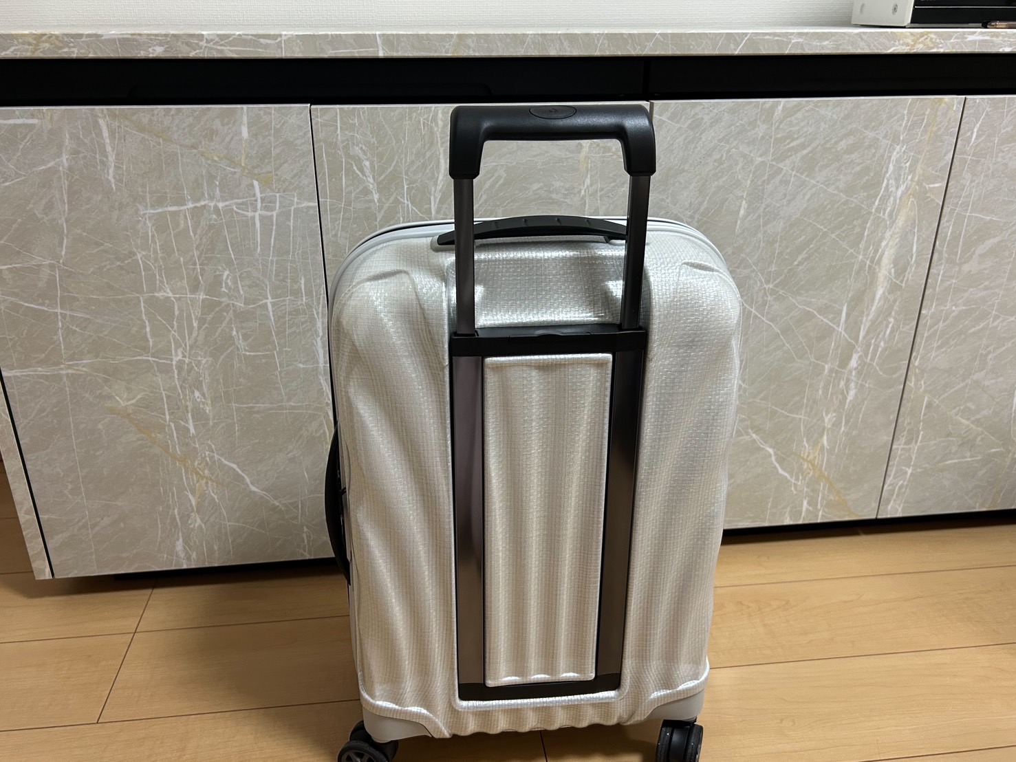 2泊3日に最適な軽量スーツケース！サムソナイト シーライト スピナー55