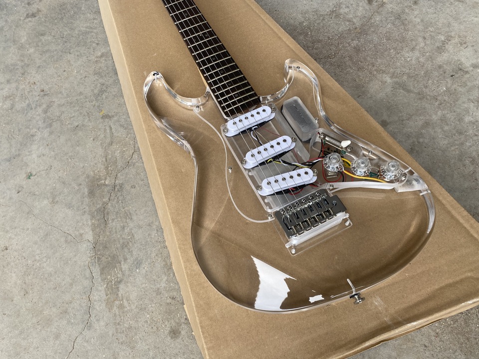 アクリル ストラト