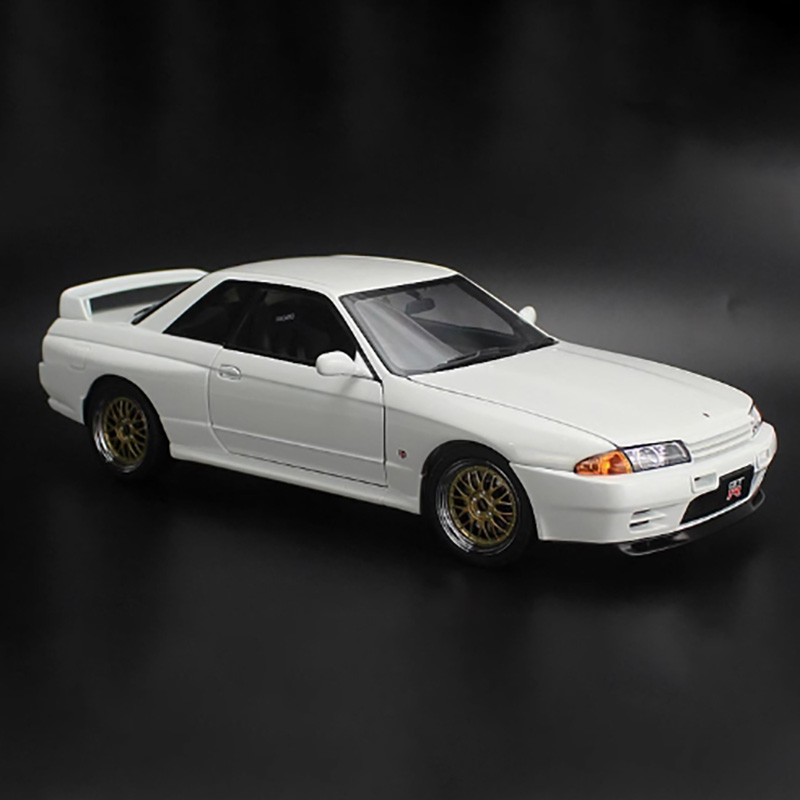 AUTOart 1:18 Scale R32 Alloy Car Model Adult Classic Collection
