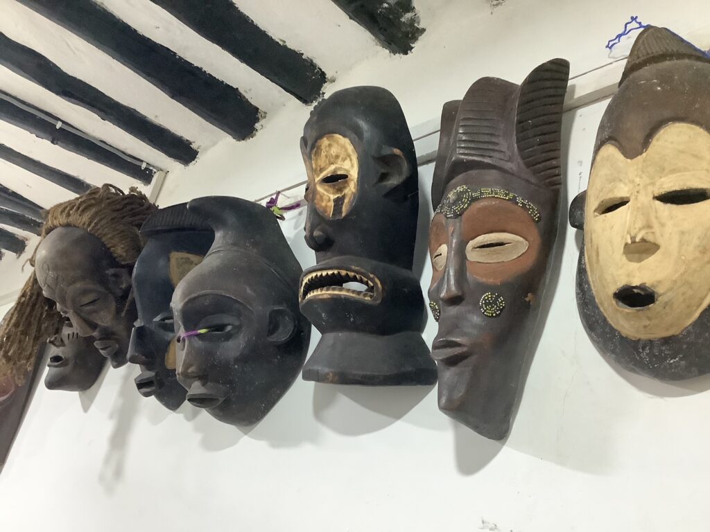 ヴィンテージお面 アフリカ？の木彫りのお面 ヴィンテージ【アフリカン