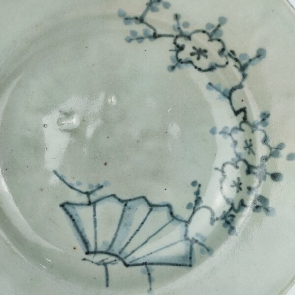 初期伊万里 青磁染付扇面梅文三足大皿 – 古美術西川