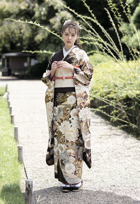 黒と白の花柄振袖 振袖 フルセット 白い花模様 黒地 成人式