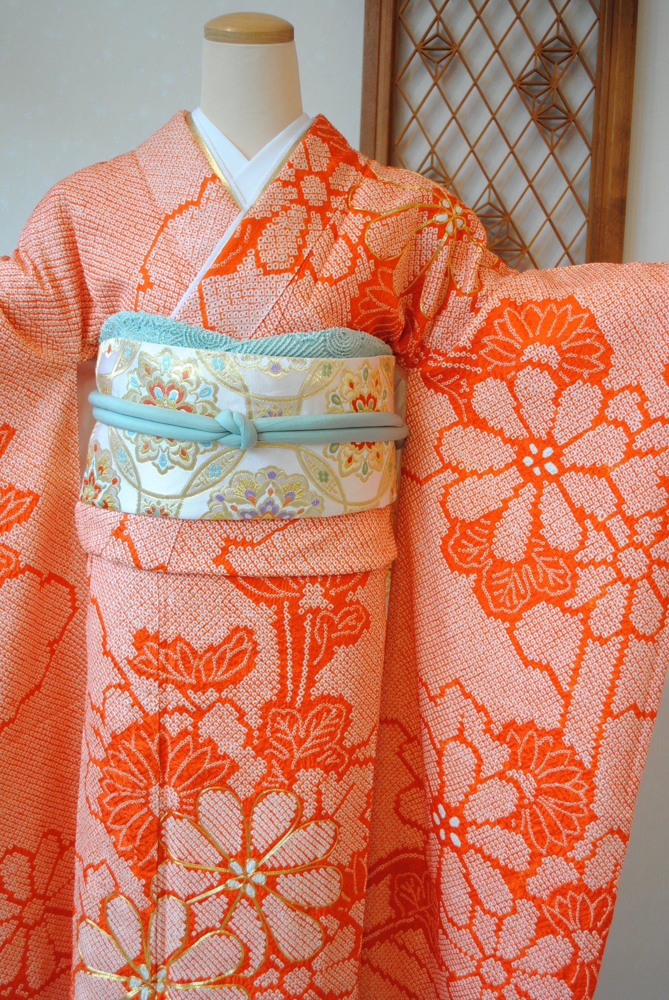 506z22☆中振袖 総絞り 小柄な方にも 刺繍☆美品 成人式 結婚式 十三参り