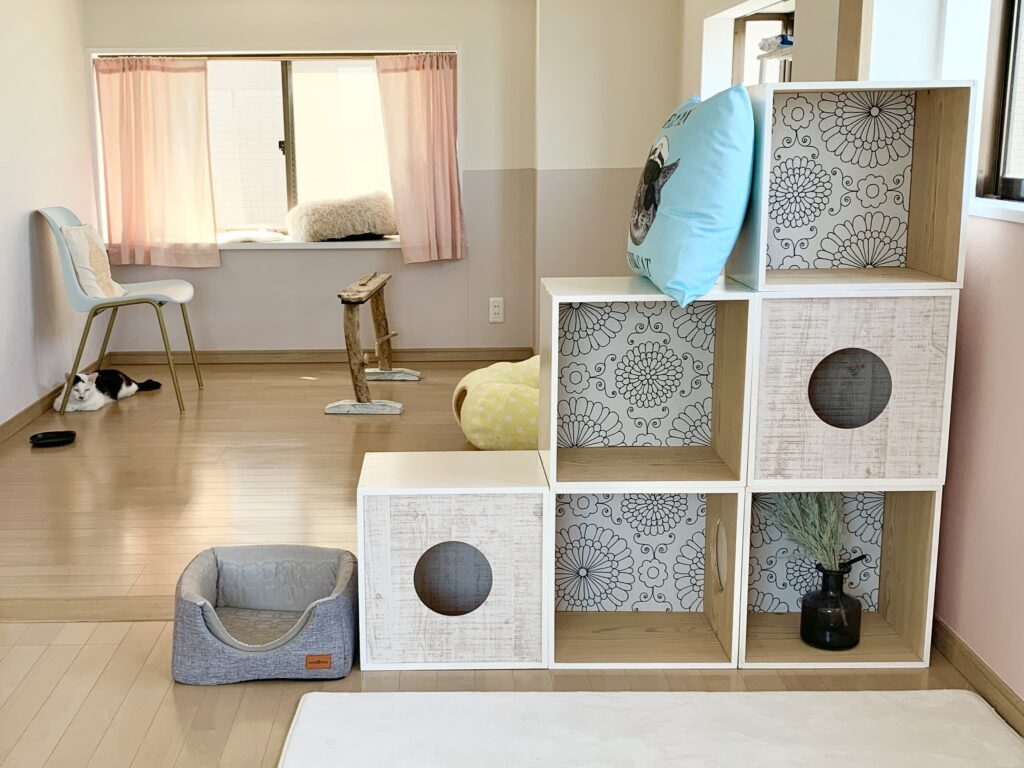 ボックス棚をリメイクしてオシャレな猫家具に！ | AHAHA