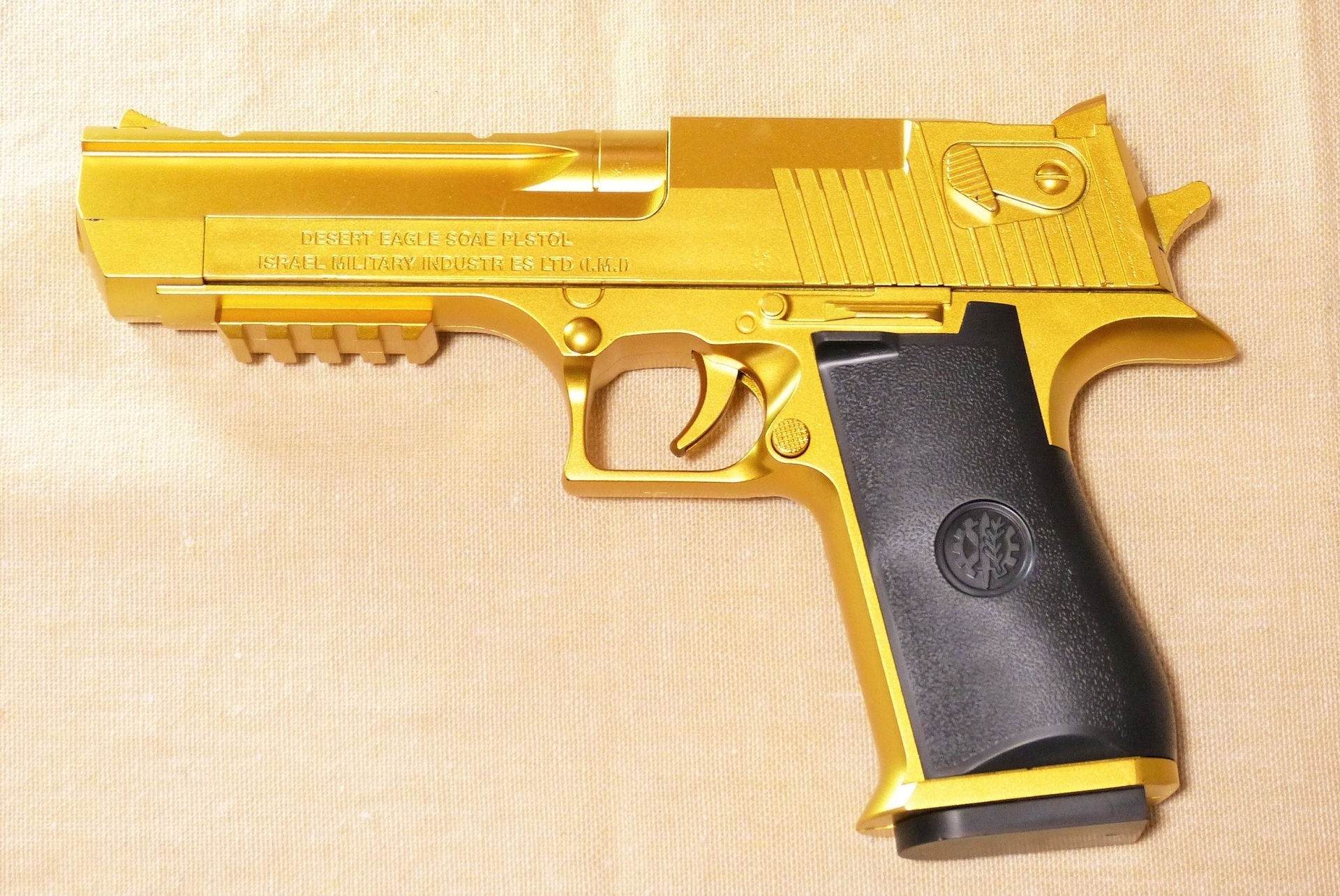 金！！ゴールド！！ デザートイーグル .50AE ガスガン 金 ② 東京