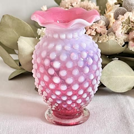 フェントン製 ミルクガラス ピンク フリル 花瓶 – Allen Antiques