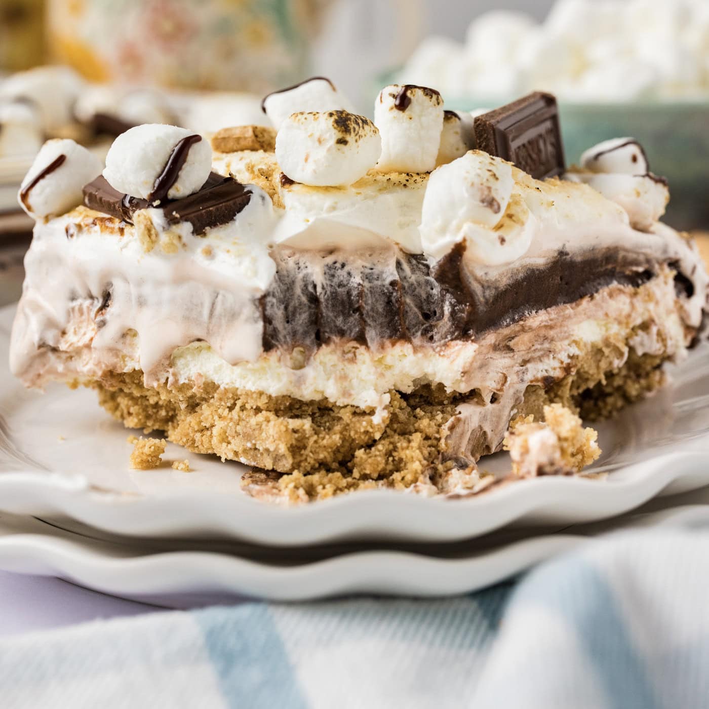 S'mores Lasagna - Amanda's Cookin' - No Bake Desserts