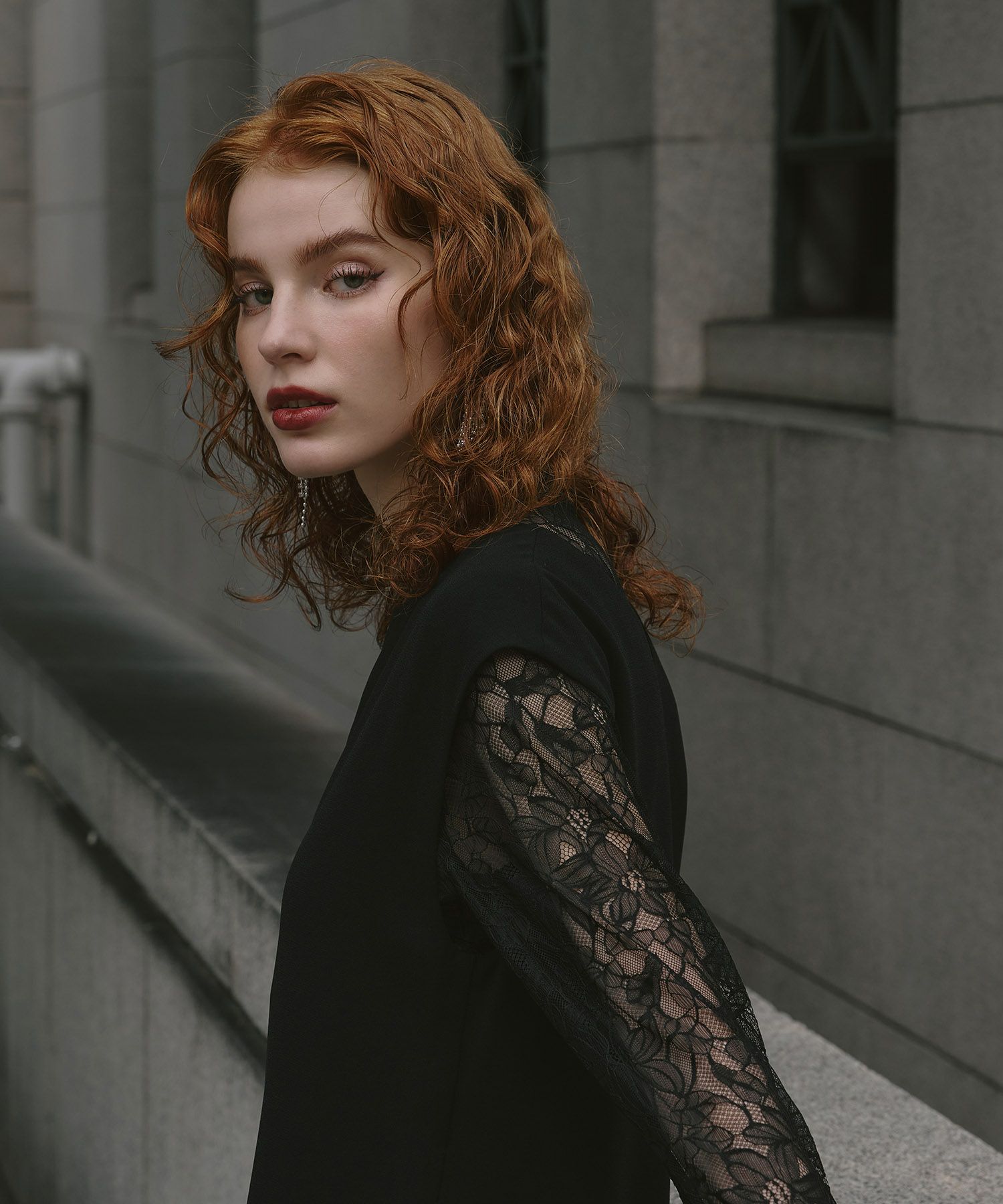 ANDRESD ブラック ドレスbell sleeve slit dress