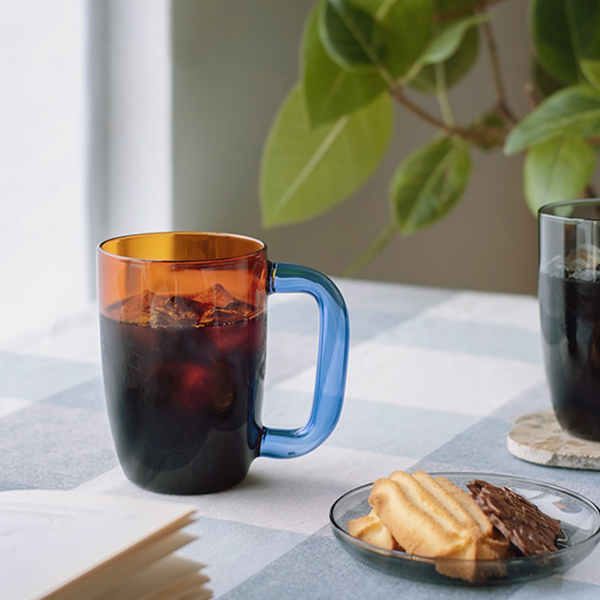 amabro / GRIP MUG(Amber×Blue)を贈るなら、多彩で高品質なantina gift