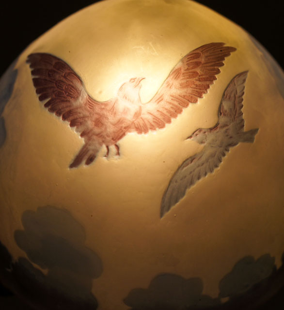 エミール・ガレ「森に鷹文様 ランプ」《アンティックかとう》