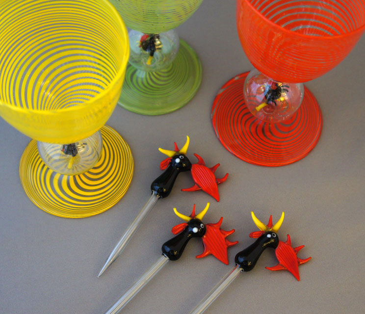 ビミニグラスワインまたはカクテルグラス赤のニワトリ ビミニ