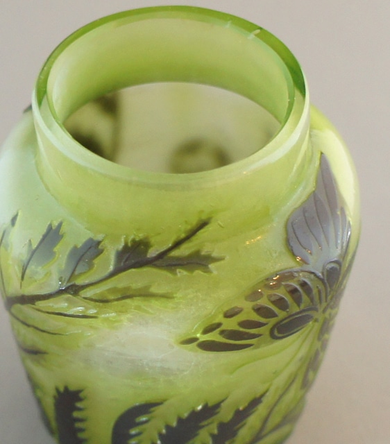 エミール・ガレ「蝶文様 小花瓶」《アンティックかとう》