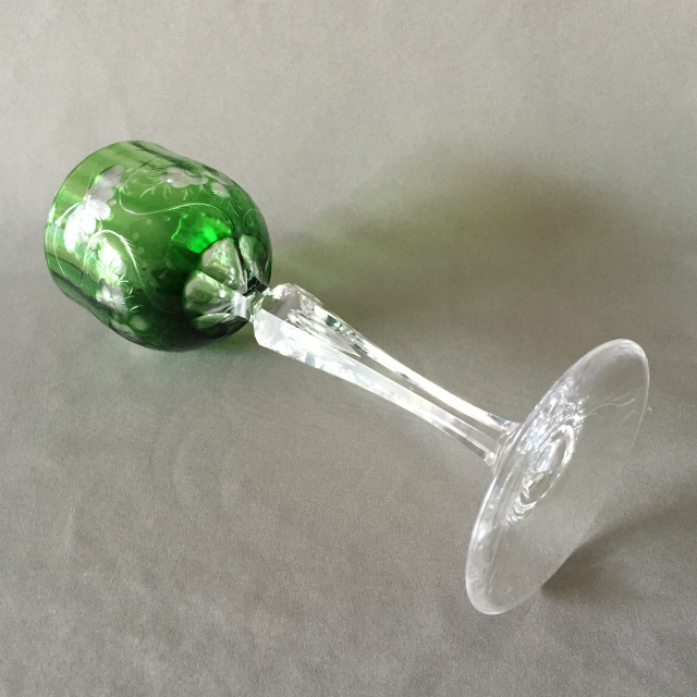 ボヘミア「グラヴィール装飾 グリーン ワイングラス 高さ20cm