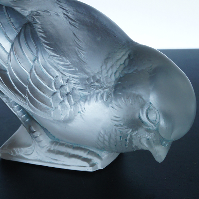 ルネ・ラリック「ペーパーウェイト 勇ましいスズメ」《アンティック