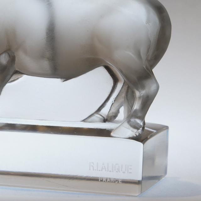 ペーパーウェイト 雄牛《アンティックかとう》