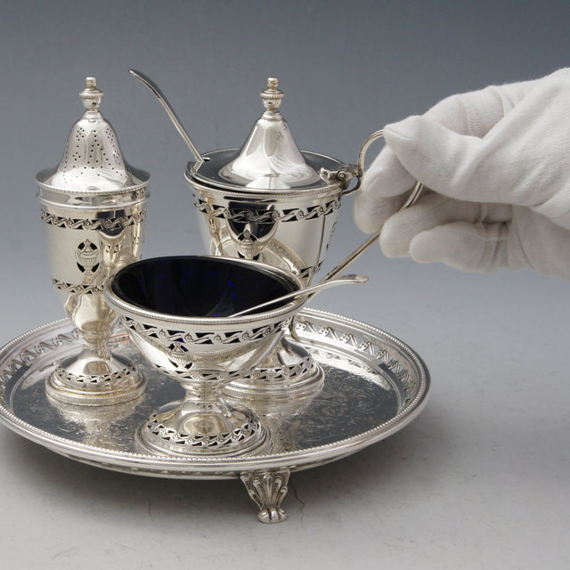 葡萄の透かしのティーケトル【シルバープレート】 スタンド / バナー