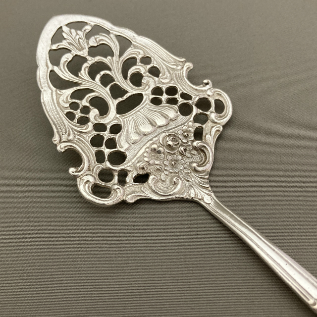 ドイツ「ヒルデスハイムローズ ケーキサーバー 長さ15.5cm