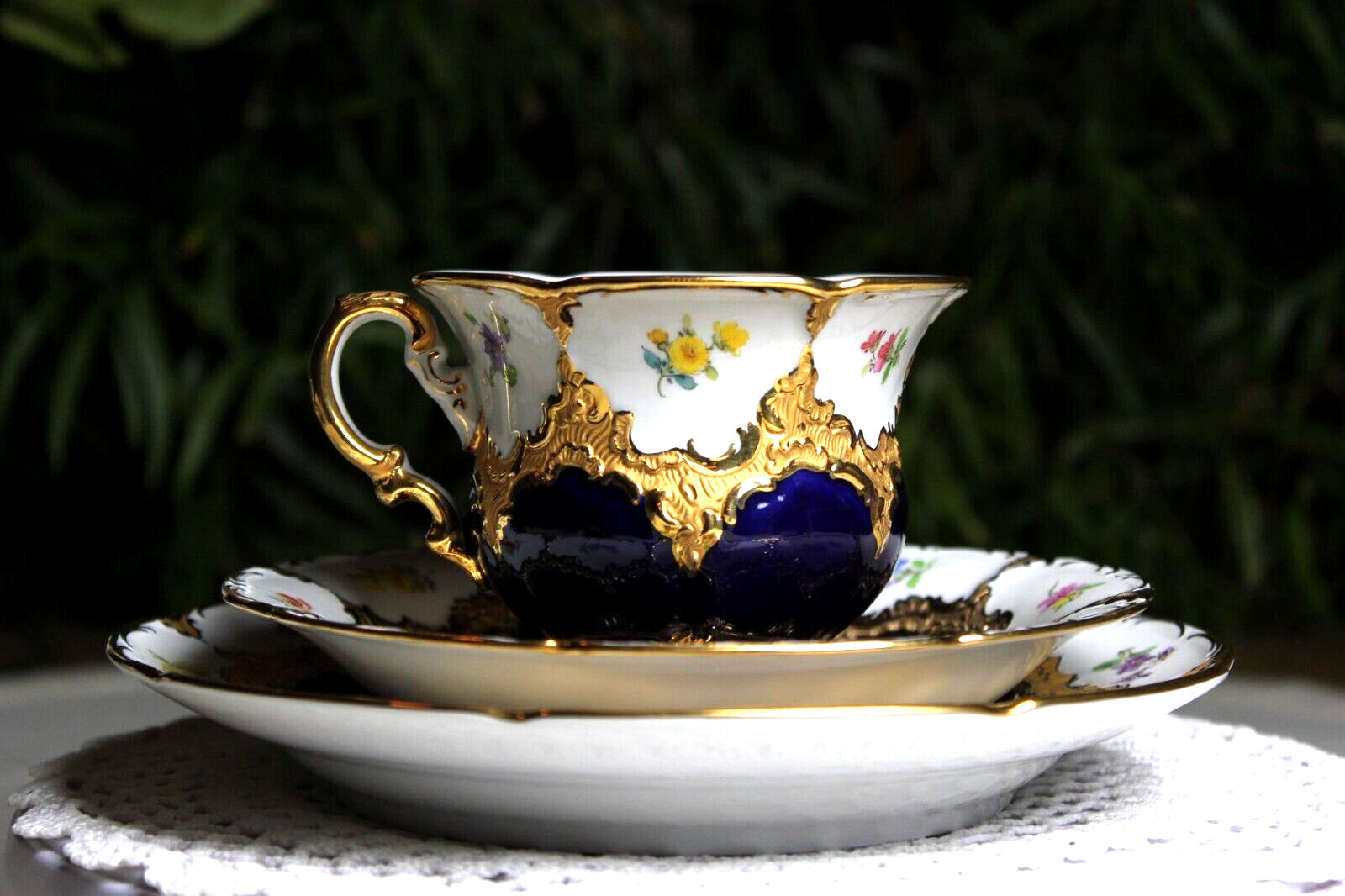 24金マイセングランツゴールドBフォーム紺カップ＆ソーサ＆プレート美